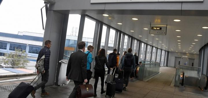 Cierran aeropuerto de Londres por hallazgo de bomba de II Guerra Mundial