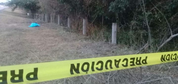 Hallan a un hombre asesinado a balazos junto a la autopista Mazatlán-Tepic, en Concordia