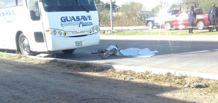 Muere ciclista al ser atropellado por un camión en Guasave