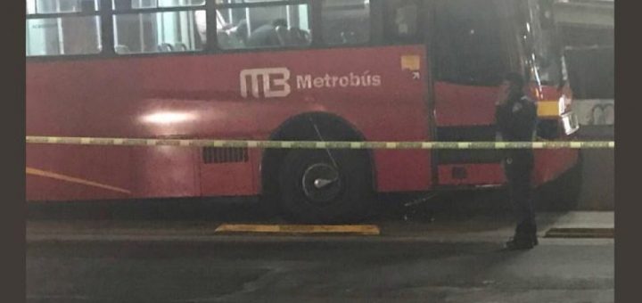 Muere ciclista que circulaba en carril exclusivo del Metrobús en Insurgentes