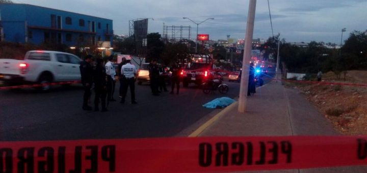 Se mata agente de la Policía Municipal al derrapar motocicleta en Culiacán