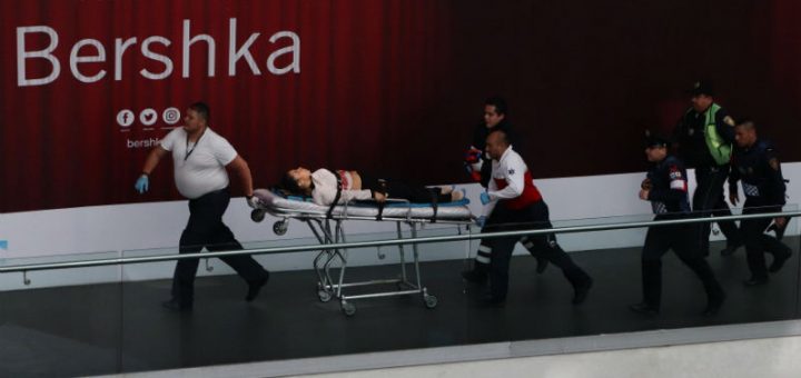 Hombre balea a su pareja dentro de una plaza de la CDMX