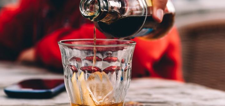 Lanzará Coca-Cola su primera bebida con alcohol