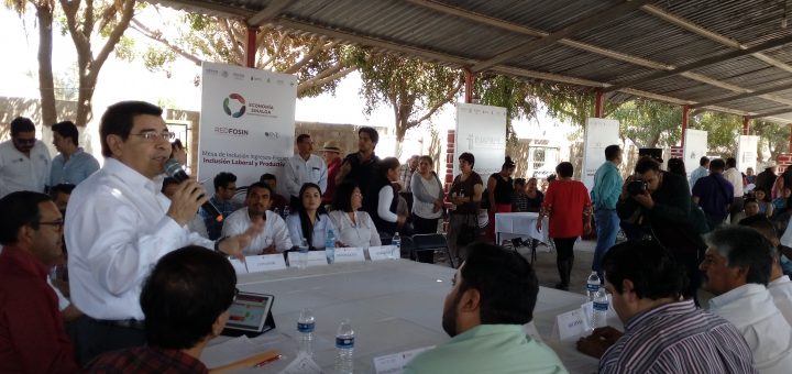 Reciben apoyos sociales en el marco de la sesión de la mesa de Inclusión Ingreso-Precio