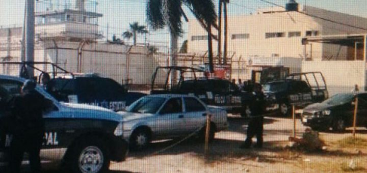 Sentencian a dos jóvenes por la portación de rifles AK47