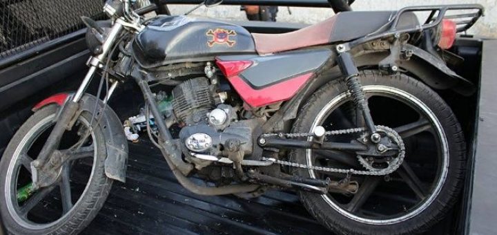 Tres personas son detenidas tras robar motocicletas del corralón