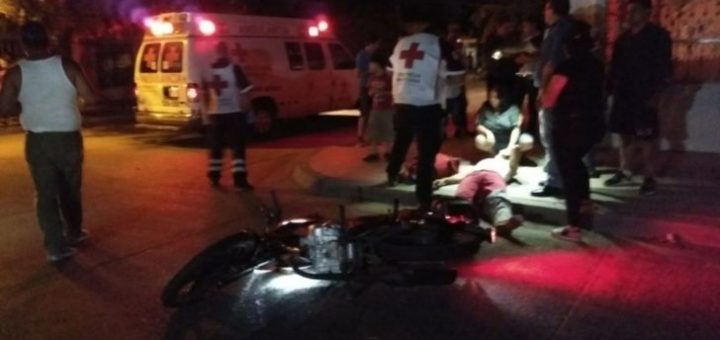Motociclista sale lesionado en Los Mochis