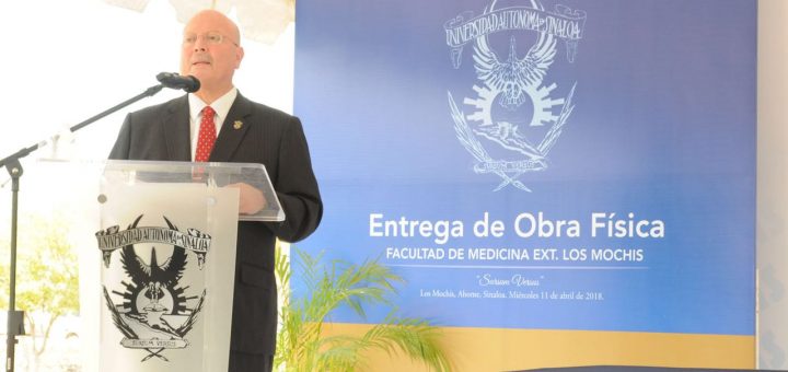 Rector hace entrega de aula y quirófano a la Facultad de Medicina Extensión Mochis