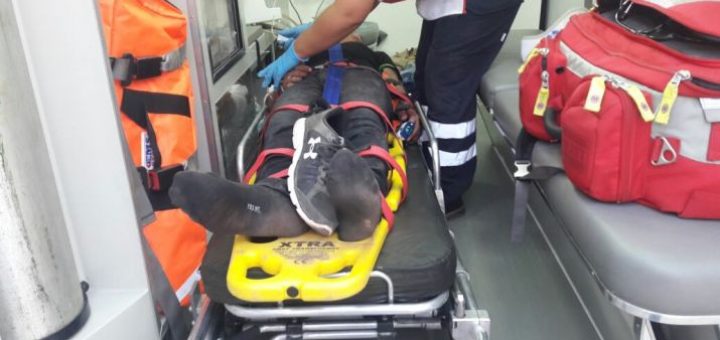 Tras supuesta persecución Joven resulta herido al caerse de su moto
